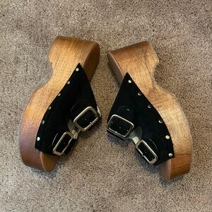 Black Sandals with Buckle Closures and Open Toe Design